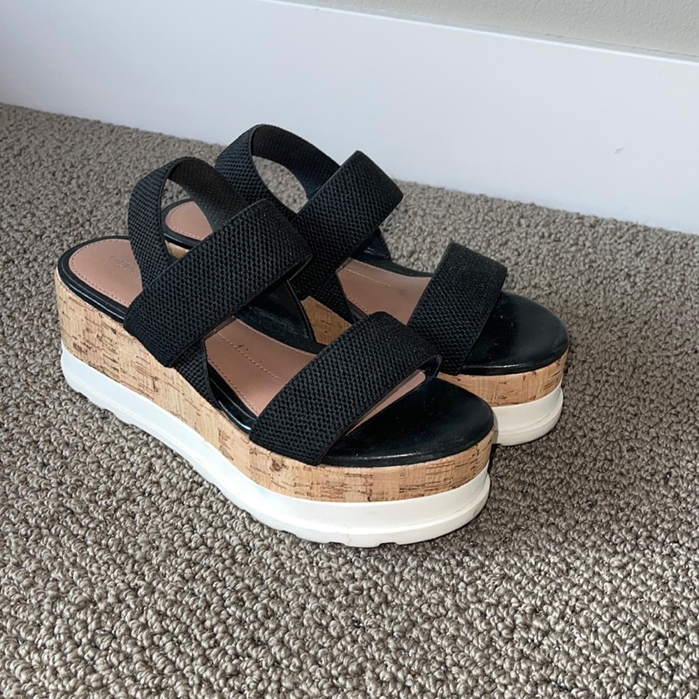 Gianni Bini platform sandals